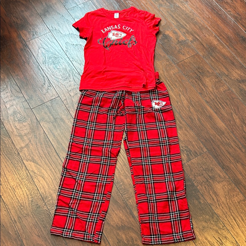NFL Chiefs Womems Red Plaid Pajama Set small